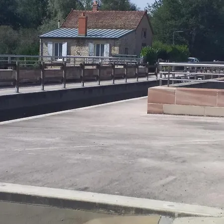 Сasa de vacaciones La Maison Du Canal Vaux (Allier)